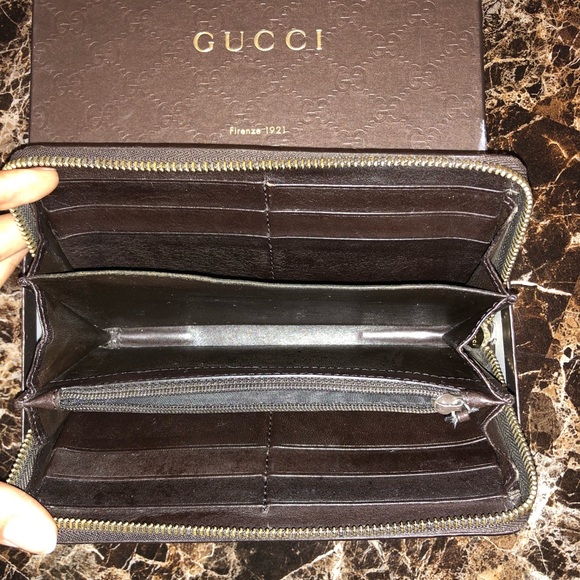 Classic Gucci Wallet - Picture 4 of 7